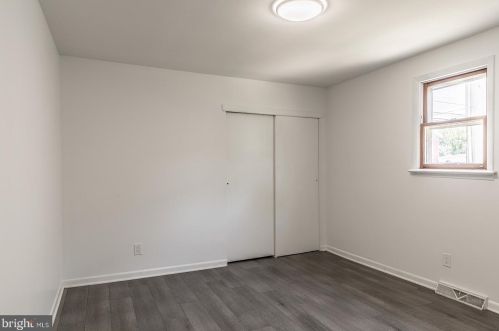 449 Broad St, West Deptford NJ 08096-1055 exterior