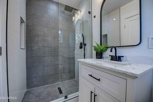 4043 44th Pl, Phoenix AZ  85018-5401 exterior