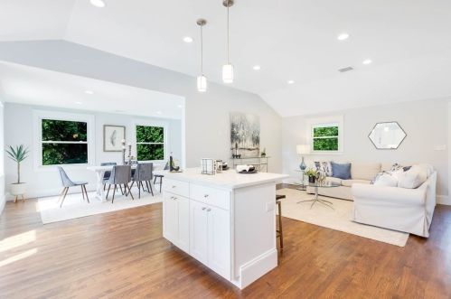 405 Main St, Lynnfield MA 01940-2559 exterior