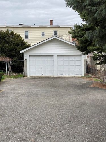 480 Belmont St, Fall River MA 02720-3604 exterior