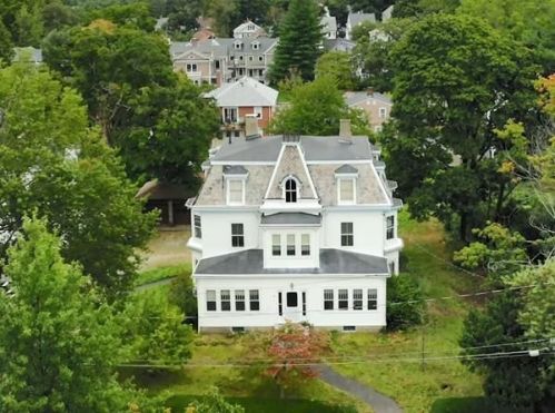 46 Walnut Park, Newton MA  02458-1434 exterior