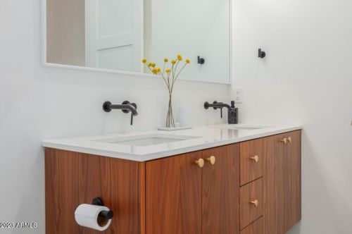 2205 Clarendon Ave, Phoenix AZ  85015-5436 exterior