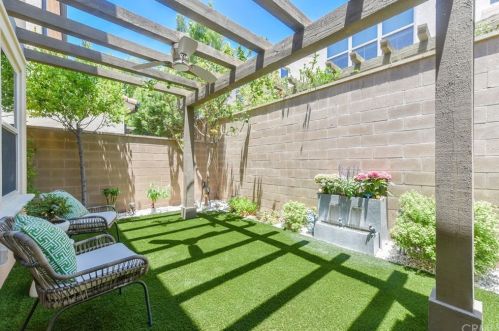 32 Larkfield, Irvine CA 92620-2140 exterior