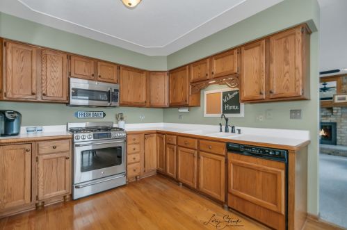 14 Meagan Ln, Lemont IL 60439-4496 exterior