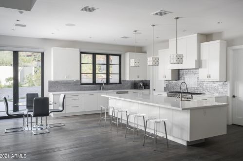 5833 46th Pl, Phoenix AZ  85018-1235 exterior