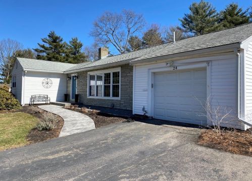 24 Old Post Rd, Walpole, MA 02032-1429