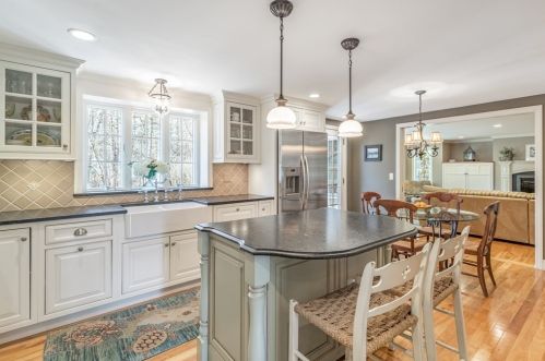 30 Surrey Ln, Topsfield MA 01983-1318 exterior