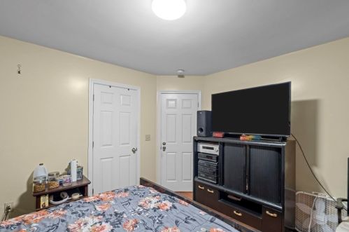 140 Grant St, Fall River MA 02721-1239 exterior