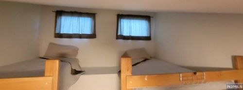 125 Upper Lakeview Ave, Skyline Lakes NJ  07456-2831 exterior