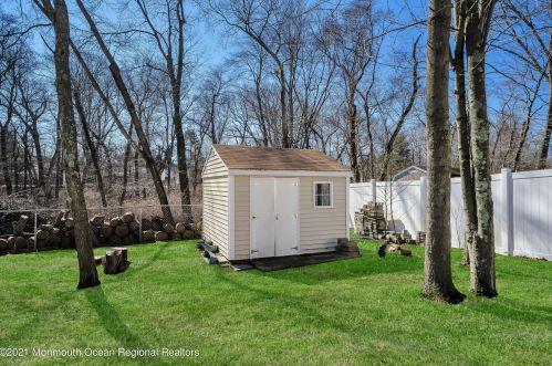 11 Red Cedar Ct, Jackson Twp NJ 08527-1351 exterior