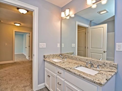 77 Ariel Cir, Sutton MA 01590-4825 exterior