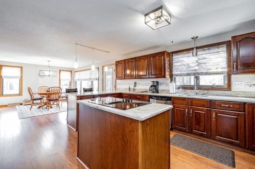 25 Danny Ln, Agawam MA 01001-3529 exterior