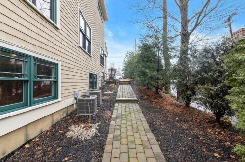 24 Elm St, Dedham MA  02026-5915 exterior