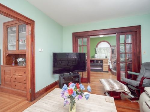 1174 Mammoth Rd, Dracut MA  01826-3147 exterior