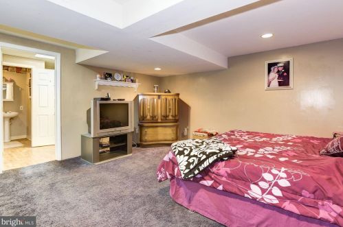 420 Pennsylvania Ave, West Deptford NJ 08063-1223 exterior