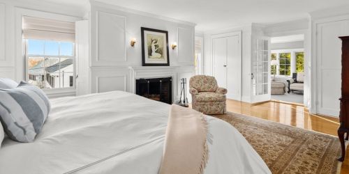 48 Cary Ave, Milton MA 02186-4222 exterior