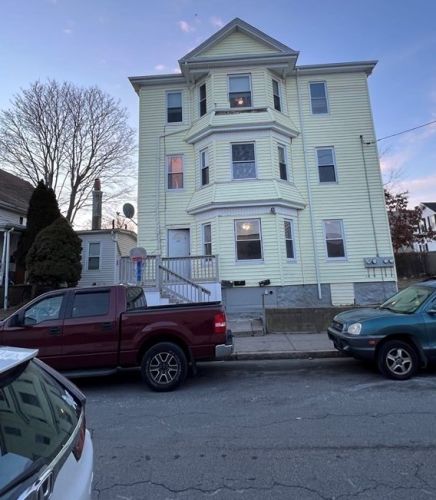 235 Mott St, Fall River, MA 02721-2668