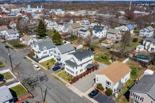 18 Hingston St, Peabody, MA 01960-5825