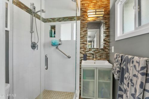 1936 Bethany Home Rd, Phoenix AZ 85015-2442 exterior