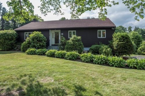 55 Mechanic St, Amherst, MA 01002-3008