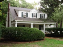 682 Chestnut St, Newton, MA 02468-2043