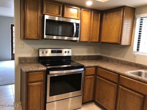 22 Butler Dr, Phoenix AZ 85051-4741 exterior