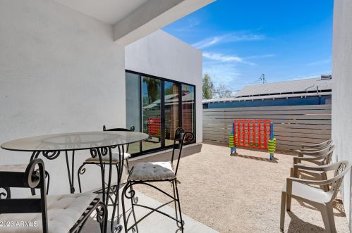 1121 11th St, Phoenix AZ 85006-2744 exterior