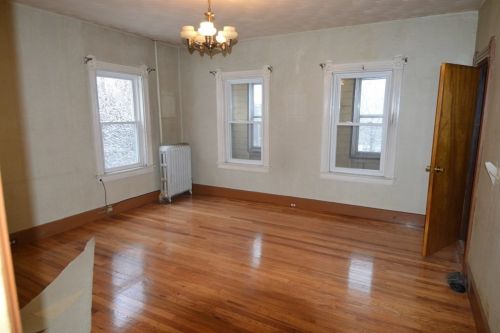 4 Maxwell Ct, Worcester MA 01607-1016 exterior