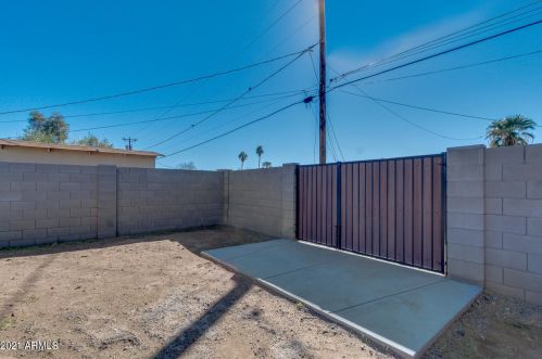 3825 Elm St, Phoenix AZ 85033-2112 exterior