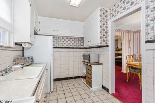 412 Greylock Pkwy, Belleville NJ 07109-2761 exterior