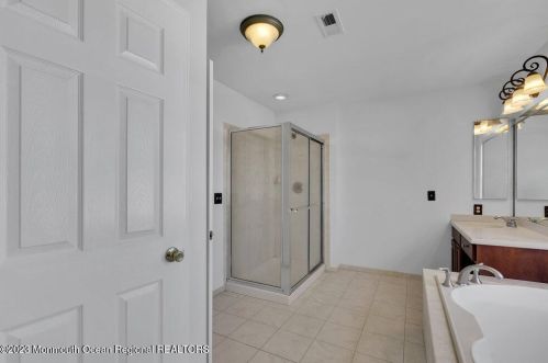 111 Picadilly Dr, Jackson Twp NJ  08527-1290 exterior