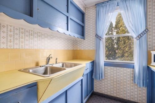 10 Burke St, Fall River MA 02720-6903 exterior