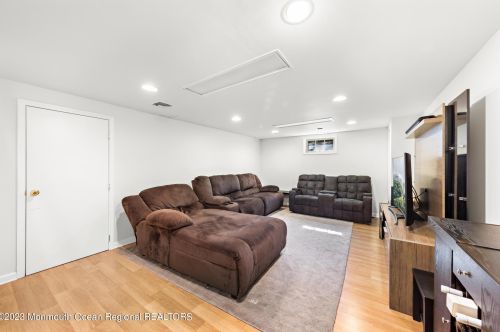 450 Branch Ave, Little Silver NJ  07739-1111 exterior