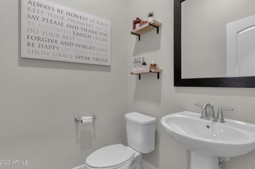 8969 8th Dr, Phoenix AZ  85021-8319 exterior