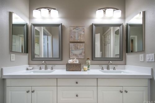 11 Oroville, Irvine CA 92602-0922 exterior