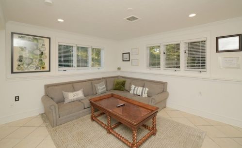 885 Randolph St, Canton MA 02021-1365 exterior