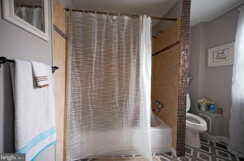 61 Barber Ave, West Deptford NJ 08096-2832 exterior