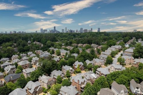 1789 Buckhead Vly Ln, Atlanta GA 30324-2795 exterior