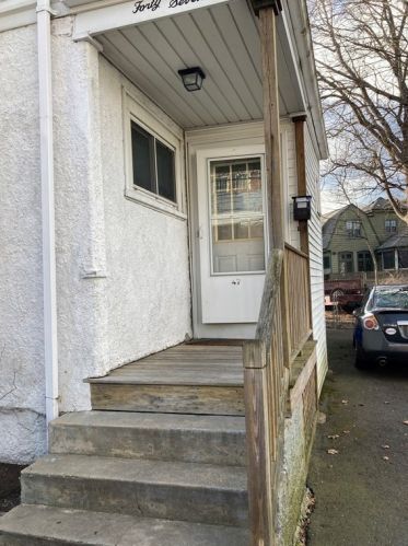 47 Bridges Ave, Newton MA 02460-2016 exterior