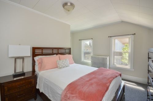 70 Spruce St, New Bedford MA 02740-5305 exterior