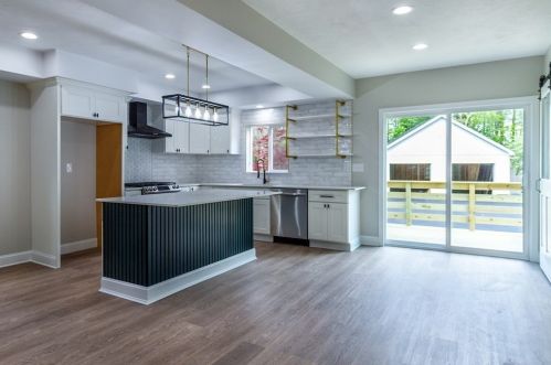 93 West St, West Bridgewater MA  02379-1400 exterior