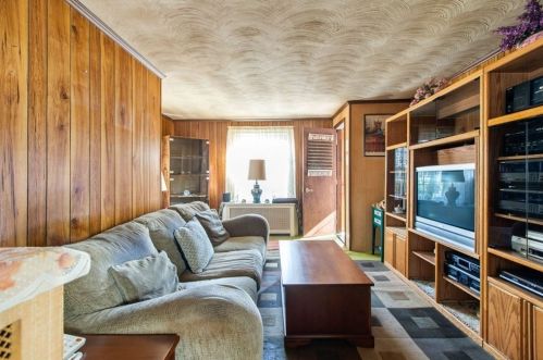 68 Gardner St, Newton MA 02458-1405 exterior