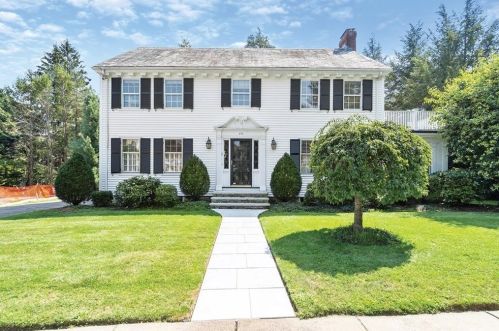 272 Highland Ave, Newton, MA 02465-2514