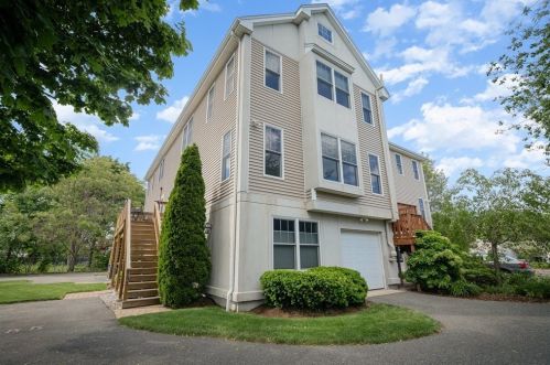 155 Clay St, Quincy, MA 02170-2739