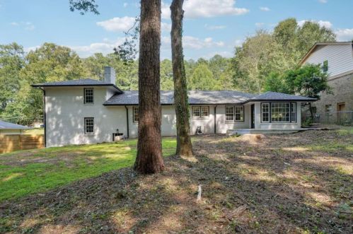 2022 Deren Way, Atlanta GA  30345-3710 exterior