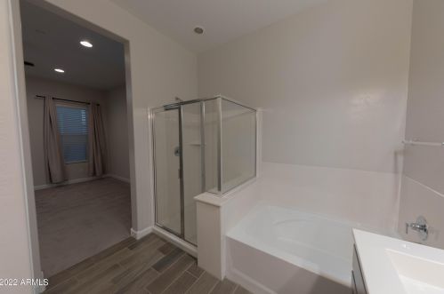 3033 37th Way, Phoenix AZ  85018-2219 exterior