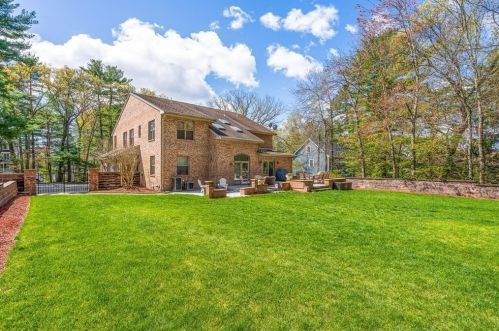 18 Francis St, North Reading MA 01864-3121 exterior