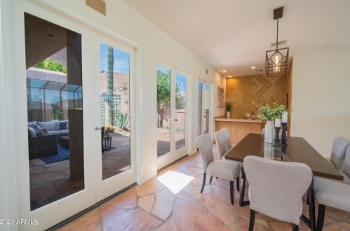 5761 Echo Canyon Cir, Phoenix AZ  85018-1270 exterior