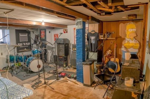 195 Barnaby St, Fall River MA 02720-3507 exterior