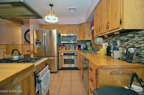 1062 Lakehurst Ave, Jackson Twp NJ 08527-5250 exterior